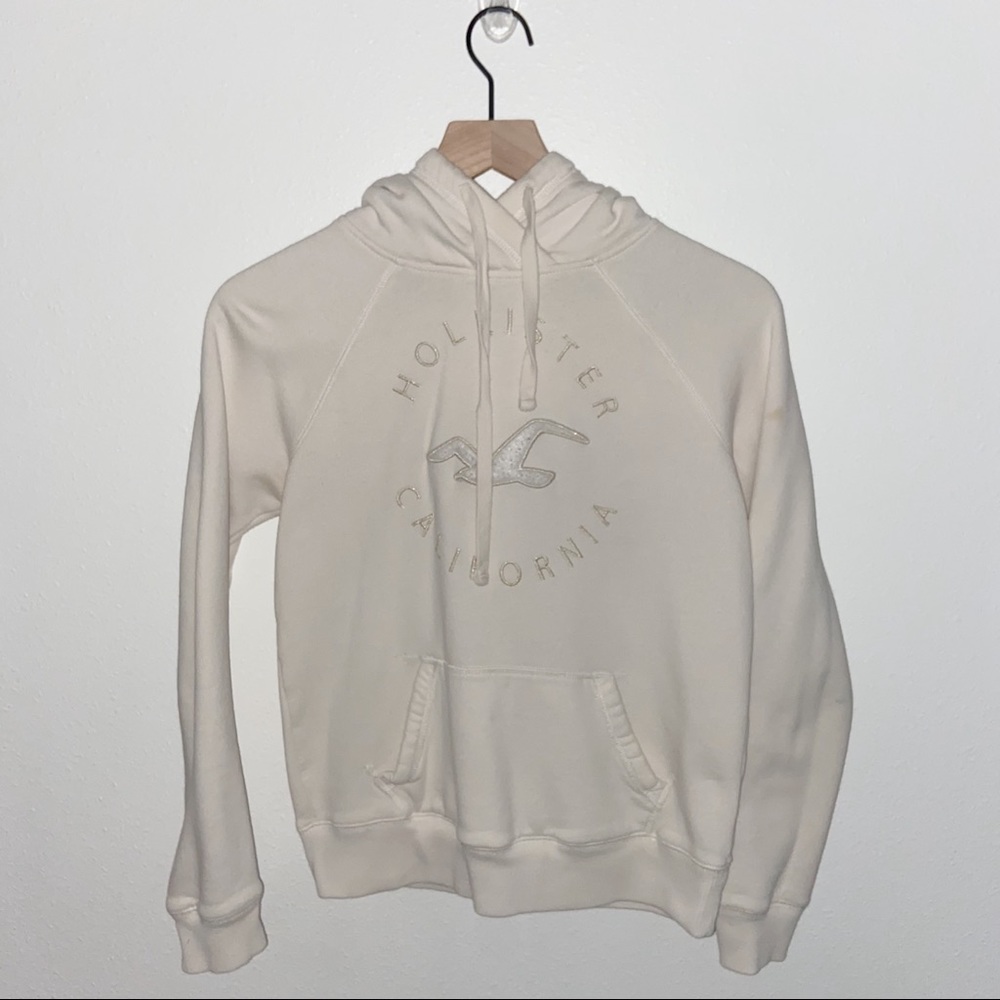 white hollister sweatshirt